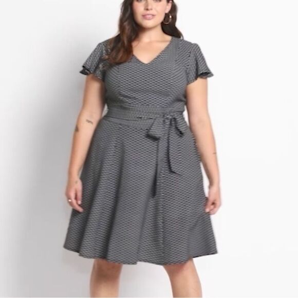 Lane Bryant Dresses & Skirts - EUC Lane Bryant Dress (size 18)